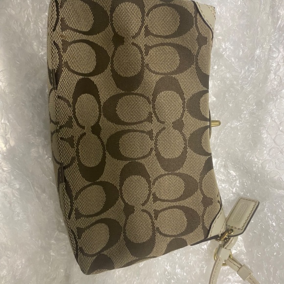 Coach hand clutch - Picture 3 of 8